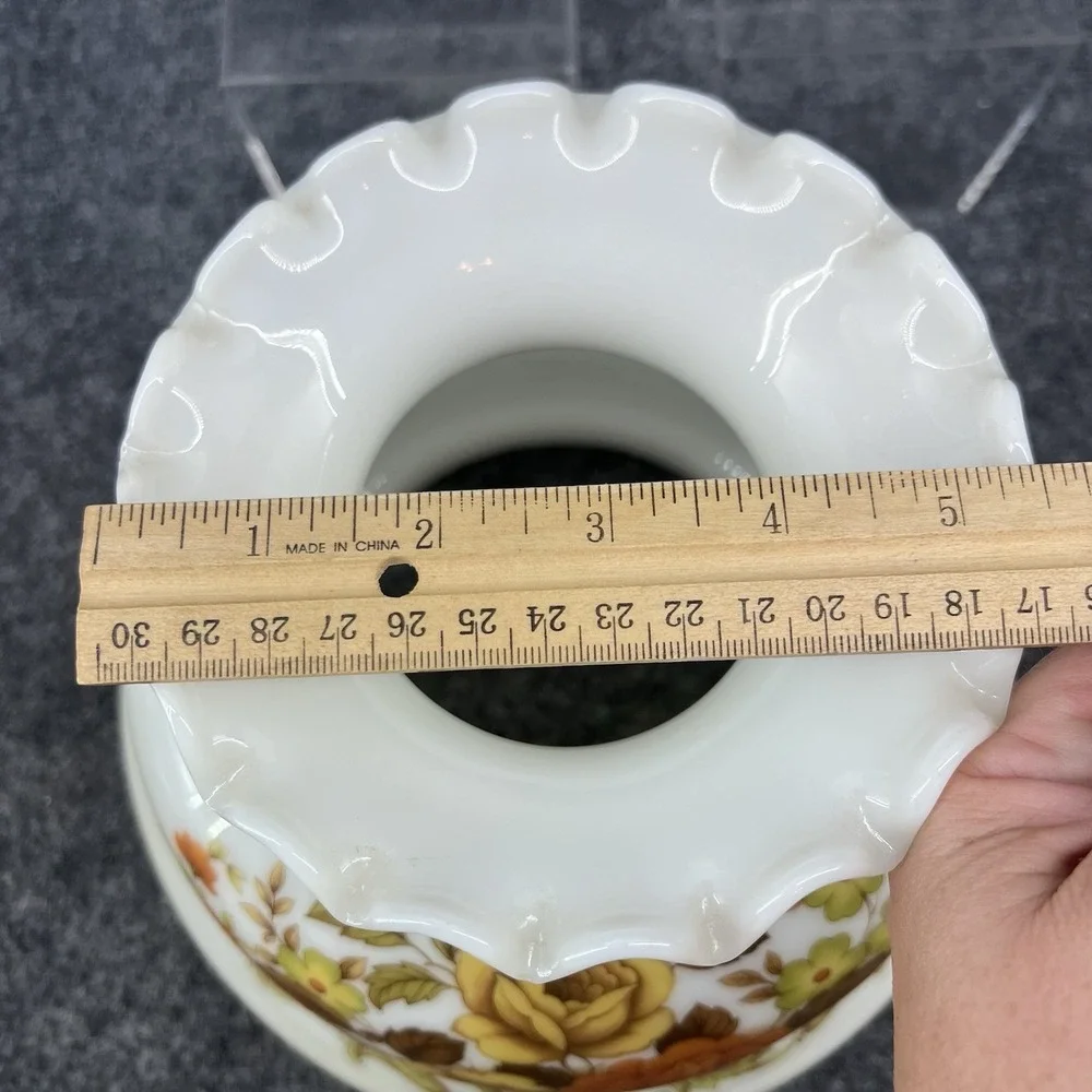 QUOIZEL Milk Glass Brown Floral 8.75